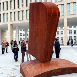 Skulptur „Büste“ des Künstlers Franz Bernhard - Bild: Paul Glogowski